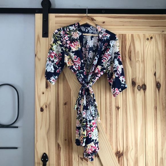 Floral Lightweight Robe. - Picture 1 of 4